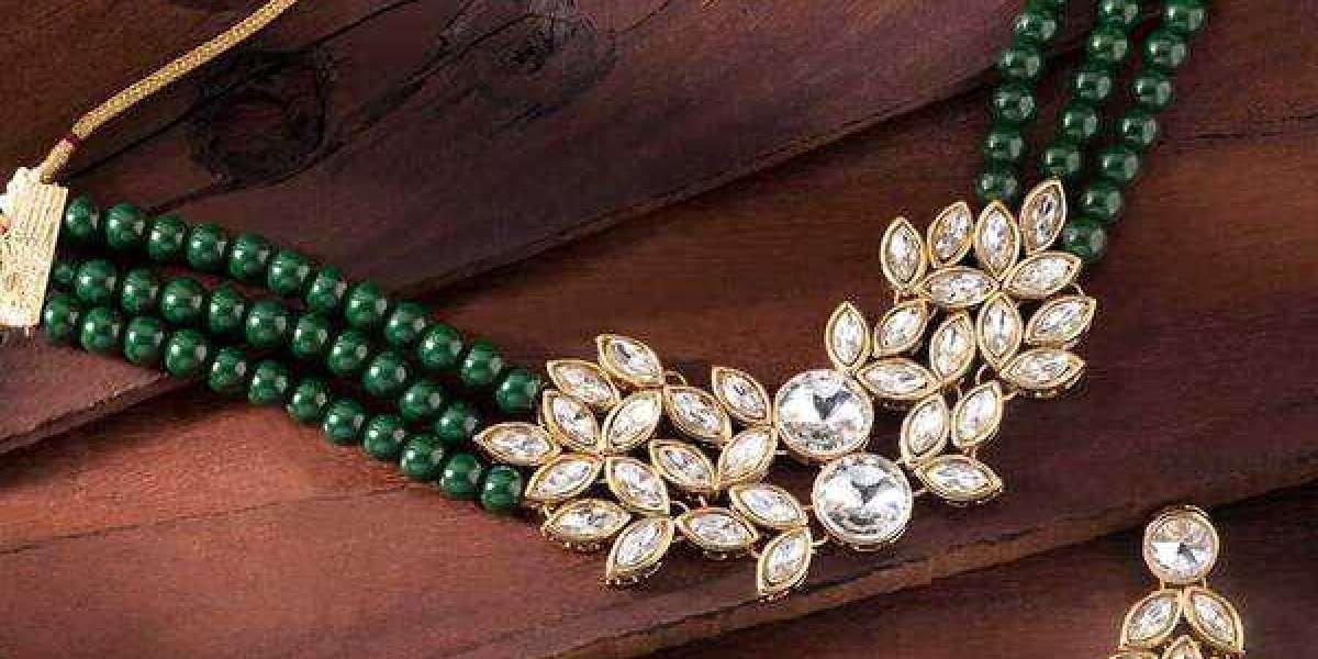 Refresh Your Holiday Look with 5 Lightweight Jewellery Styles