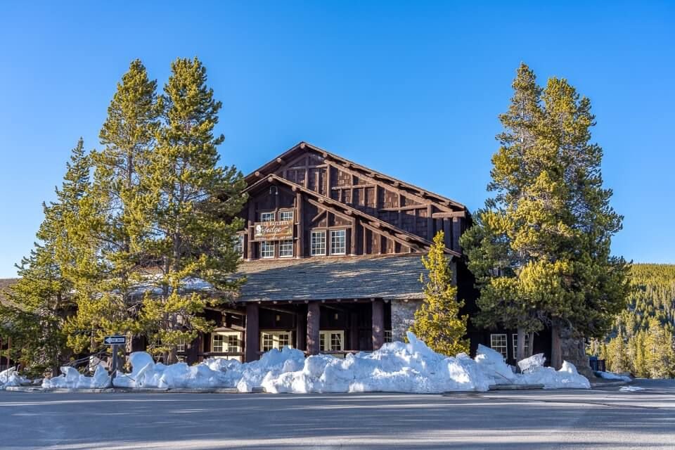Top Qualities of a Good Hotel in Yellowstone National Park - WelfulloutDoors.com